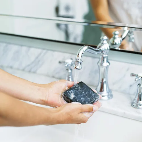 Vista 2 de Edens Garden Jabón en barra de carbón activado, jabón natural procesado en frío con aceites esenciales puros para una desintoxicación y exfoliación