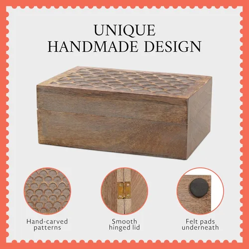 Vista 7 de Caja de madera de vieira (mediana) - Caja decorativa ligera quemada sobre gris con tapa con almohadillas de fieltro debajo y talla de madera - Caja