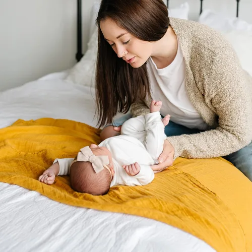 Vista 9 de Natemia Manta de muselina para bebé (rosa), suave y sedosa, manta de recepción suave para recién nacidos, niños y niñas, versátil, transpirable