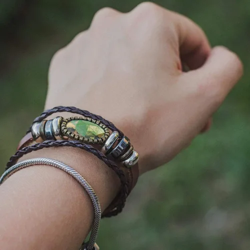 Vista 2 de Coostuff - 3 pulseras de cuero genuino hechas a mano con dijes trenzados de cuero negro para hombres y mujeres, Cuero