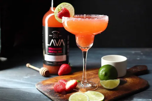 Vista 7 de LAVA LAVA Craft Cocktail Co. - Mezcla de margarita de jalapeño picante y margarita de fresa y daiquiri de fresa de LAVA Craft Cocktail Co.