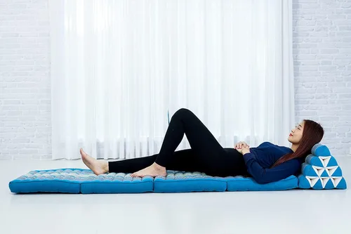 Vista 4 de Leewadee Cómodo colchón japonés de suelo, cama tailandesa con cojín triangular, colchón futón, tapete de masaje tailandés extra largo, 89 x 20 Sf22