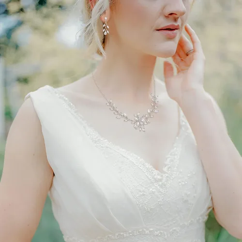 Vista 3 de EVER FAITH Marquesa CZ Simulated Pearl Nupcial Flor Hoja Filigrana Collar Pendientes Pulsera Conjunto