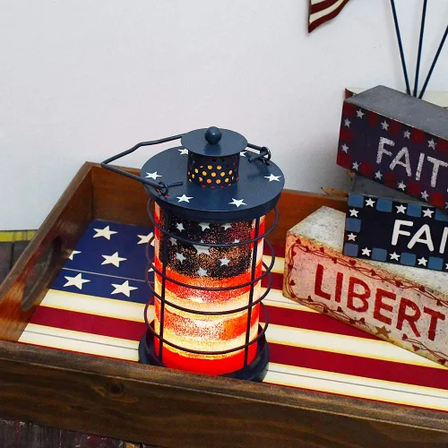 Vista 4 de Morning View Farol de bandera estadounidense, decoración patriótica de metal, farol colgante de bandera de Estados Unidos, decoración de mesa al