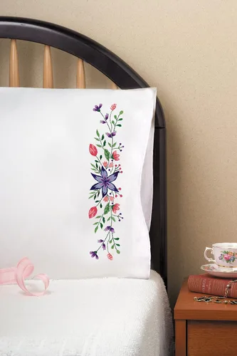 Vista 2 de Design Works Crafts Flores de estrella estampadas para fundas de almohada bordadas, blancas, estándar