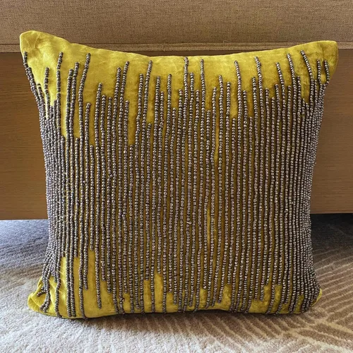 Vista 2 de The HomeCentric Fundas de almohada, 12 x 12 pulgadas, cuadradas, decorativas, fundas de almohada de terciopelo Chartreuse con cuentas grises