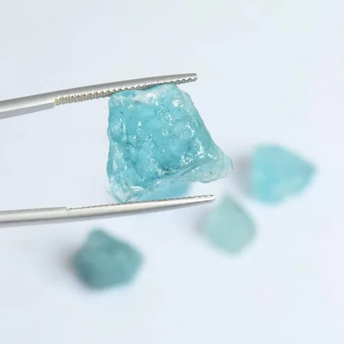 Vista 2 de GEMHUB Amazing AAA++ - Piedras de cristal curativas naturales crudas de calidad 47.00 unidades, color azul celeste crudo, Gema, lote de piedras