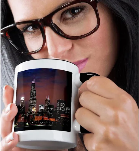 Vista 2 de 3dRose (mug_26369_4) Chicago Skyline at Night - Taza negra de dos tonos, 11 onzas