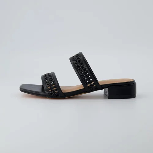 Vista 2 de CUSHIONAIRE Sandalias Norma de tacón bajo para mujer + espuma viscoelástica y anchos disponibles