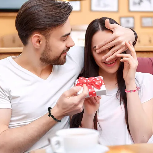 Vista 5 de Ymeeaa Couples Bracelets King&Queen Crown His and Her Bracelets Heart Matching Bracelets Long Distance Relationship Gifts for Boyfriend and