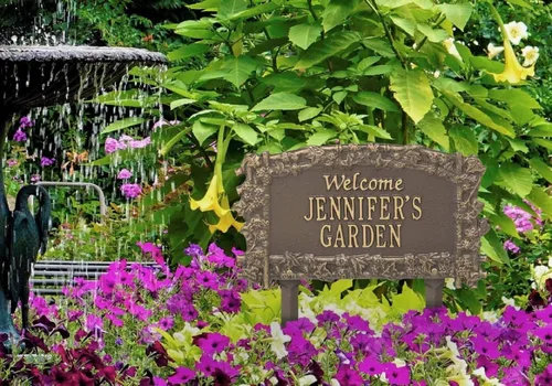 Vista 2 de Placa de jardín personalizada de 2 líneas Ivy Trellis de aluminio, 14 pulgadas de ancho x 8.125 pulgadas de alto