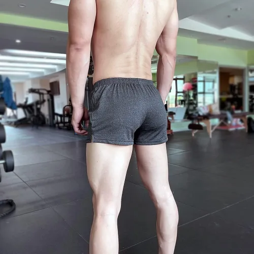 Vista 2 de Ashleylife Pantalones cortos de entrenamiento para hombre con bolsillos de 3 pulgadas, pantalones cortos de culturismo de secado rápido