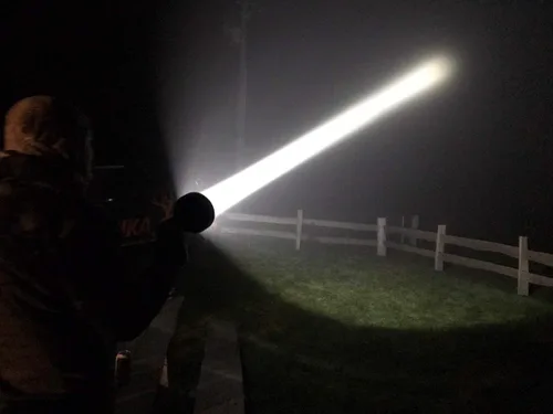 Vista 6 de SPIKA Proyector recargable de mano impermeable para caza, 1200 lúmenes de larga distancia de búsqueda 1,968.5 ft, 10 horas de tiempo
