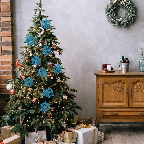 Vista 6 de Paquete de 30 adornos de copo de nieve con purpurina azul, decoraciones de plástico para árbol de Navidad para el país de las maravillas