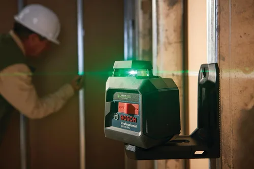Vista 7 de Bosch GLL50-40G - Láser de línea cruzada autonivelante de haz verde de 360 grados, incluye 4 pilas AA, soporte en L, clip para techo y estuche