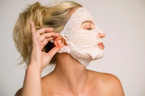 Vista 4 de Máscara facial Lace Your Face de compresión, como se ve en el programa Shark Tank, algodón biodegradable reutilizable, cuidado de la piel, Péptidos