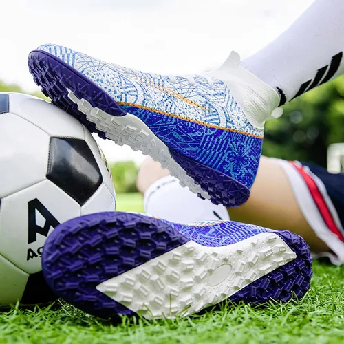 Vista 3 de Kikaluo Zapatos de fútbol para hombre con tacos de fútbol con cordones antideslizantes con puntas cortas y suelas de goma para interiores firmes