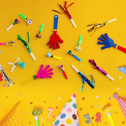 Vista 7 de Yunsailing 224 piezas para hacer ruido para fiestas, a granel, incluye sopladores de papel con flecos, cuernos para eventos deportivos, adultos