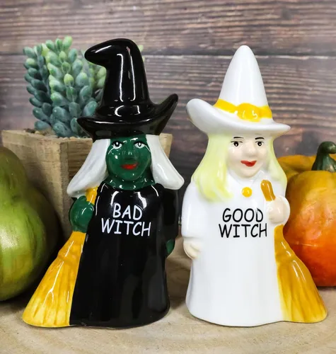 Vista 2 de Ebros Gift Fuerzas del bien y del mal Elphaba VS Glinda Brujas que llevan escobas con salero y pimentero, juego de figuras de cerámica con tapones