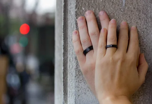 Vista 3 de Set of two black carbon fiber wedding and engagement bands. Unique jewelry rings. Engagement Rings (00101_4S1_7N)