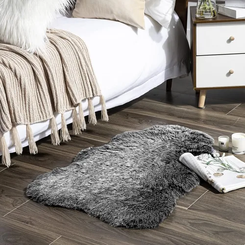 Vista 2 de Ashler HOME DECO Funda de piel sintética de zorro suave para silla, alfombra para dormitorio, suelo, sofá, sala de estar, color negro y blanco, 2 x
