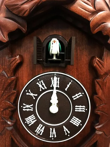 Vista 5 de Rylai Reloj de Cuco Vintage Grande de Madera para Pared Hecho a Mano 13x9.5 Pulgadas Marrón Tamaño grande 13x9.5 pulgadas Diseño tradicional Blanco