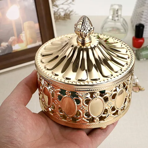 Vista 2 de Hipiwe Joyero de metal hueco con tapa, organizador de joyas con espejo dorado, anillo y aretes, collar, caja de almacenamiento para decoración