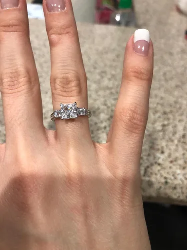 Vista 7 de Anillo de compromiso de plata esterlina 925 con 3 circonias cúbicas - corte princesa con piedras laterales