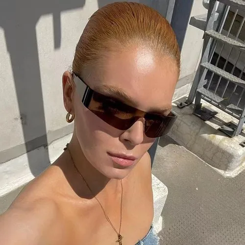 Vista 3 de Kursan Gafas de sol envolventes para mujeres y hombres, de una pieza, sin marco, parte superior plana, gafas de protección Y2K futuristas con espejo