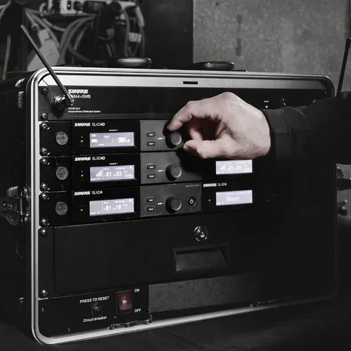 Vista 6 de Sistema de micrófono inalámbrico digital de doble canal Shure SLXD24D/SM58 - Incluye dos transmisores de mano SLXD2 con cápsulas de micrófono vocal