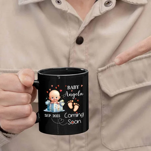 Vista 6 de Baby Coming Soon - Taza de café negra de 11 onzas y 15 onzas, taza de café personalizada para papá con nombre, taza de café de cerámica con anuncio