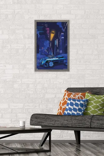 Vista 2 de Trends International DC Comics Batman - Póster de pared con señal de murciélago en el horizonte, 22.4 pulgadas de largo x 14.7 W, versión enmarcada