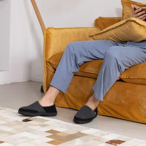 Vista 2 de Zigzagger Pantuflas de microgamuza esponjosas para hombre, estilo mocasín, para interior y exterior Negro