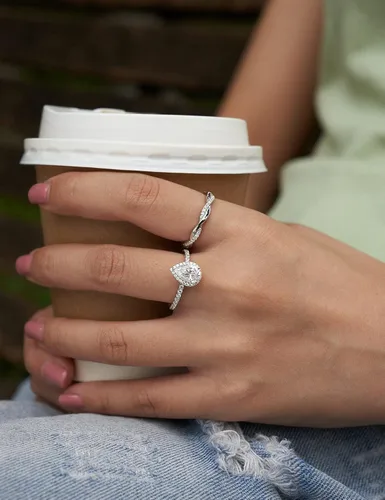 Vista 7 de Anillos de Compromiso en Forma de Pera de 2CT para Mujeres Anillos de Plata Esterlina en Forma de Lágrima con Circonia Cúbica Chapada en Oro Blanco