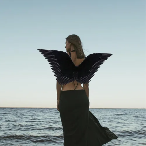 Vista 5 de Alas de ángel y halo para adultos, disfraz de ángel de plumas para mujeres, niños y niñas, accesorios de disfraces de cosplay de Halloween