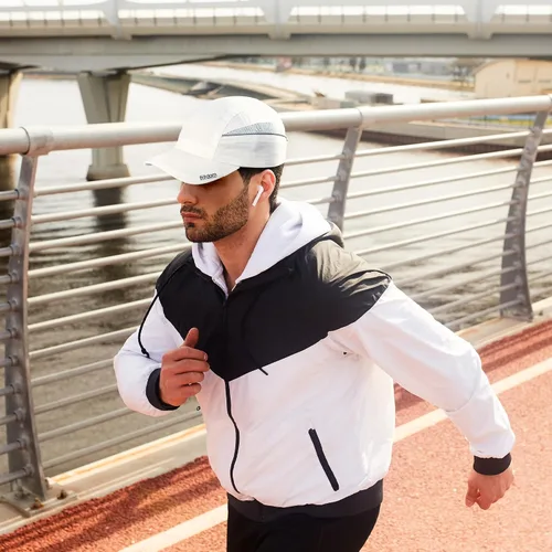 Vista 2 de Gorra deportiva ligera para hombres y mujeres, talla única incluso con un cola de caballo, Gorro para toda temporada con tecnología de secado rápido