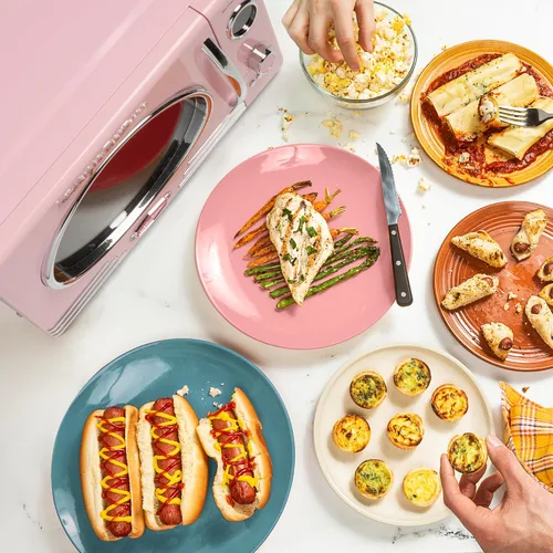 Vista 123 de Nostalgia Horno microondas retro compacto para encimera, 0.7 pies cúbicos, 700 vatios con pantalla digital LED, bloqueo para niños, interior fácil