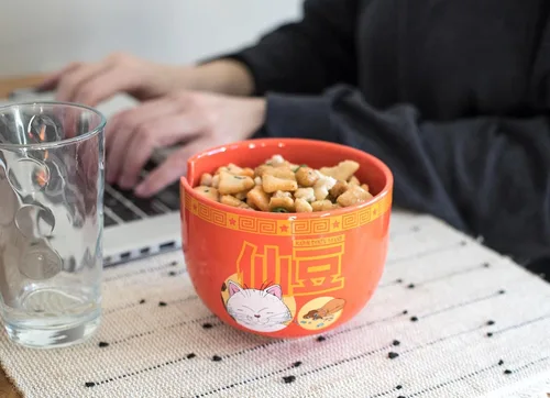 Vista 2 de Dragon Ball Z Karin - Juego de vajilla de cerámica japonesa El ajuste del lugar incluye cuenco de ramen de 16 onzas y palillos de madera, juego