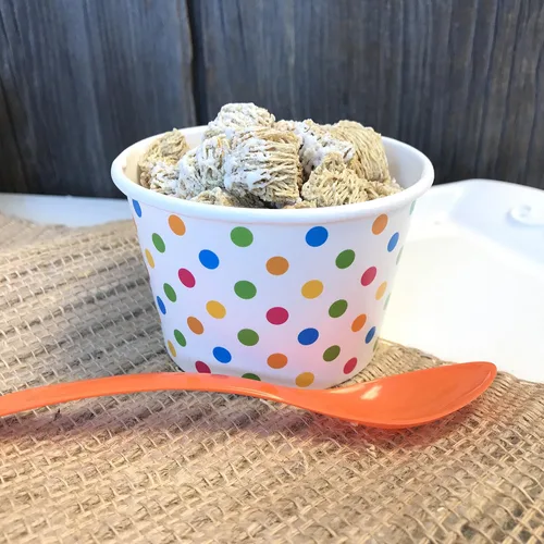 Vista 3 de Copas de helado de papel de lunares de 8 onzas, cucharas de plástico, paraguas de papel, azul, naranja, amarillo, verde, kit de helado Sunddae