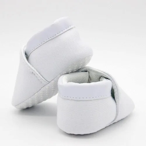 Vista 3 de Zapatos de bautizo de cruz suave para bebés y niños pequeños