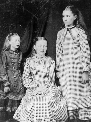 Vista 9 de The Queen's Treasures Ropa de muñeca de 18 pulgadas, Little House on The Prairie Auténtica Laura & Mary Ingalls traje de vestido azul a cuadros