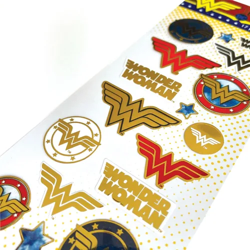 Vista 2 de Playhouse DC Comics Wonder Woman - Lámina de calcomanías con efecto esmaltado, 3 paquetes