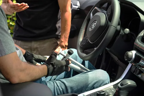 Vista 8 de QuicStick Hand Controls Asistencia de conducción controlada por el pulgar Controles manuales portátiles para vehículos, automóviles, conducción