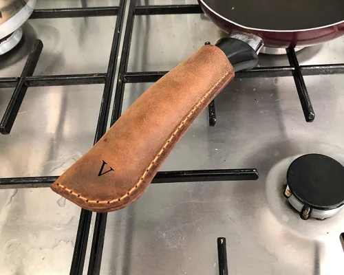 Vista 6 de Funda de cuero personalizada para mango de olla - Soporte de cuero para mango caliente - Agarradera de cuero 100% genuino - Soporte para olla