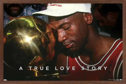 Vista 13 de Michael Jordan - Póster de pared A True Love Story, 22.4 pulgadas de largo x 14.7 pulgadas de ancho, versión enmarcada de madera de granero