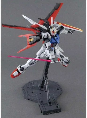 Vista 3 de Aile Strike Gundam de Bandai Hobby MG. Kit de modelo de figura de acción en escala 1 en 100.RM.