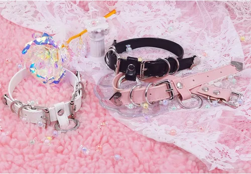 Vista 5 de Gargantilla de cuero con anillo tórico de oro punk hecho a mano con cierre de hebilla, collar ajustable para mujer