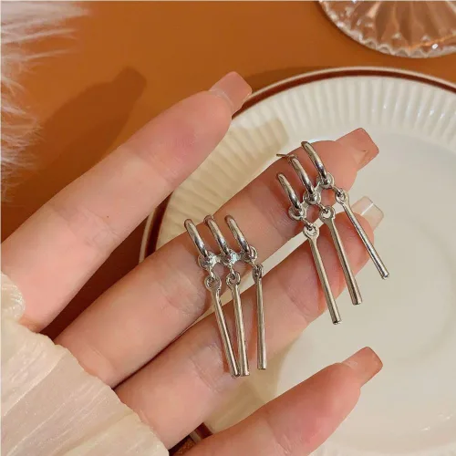 Vista 5 de Aretes de anime Zoro de una pieza para mujeres y hombres, cosplay de Zoro, solo una oreja, aretes de figura para amantes del anime