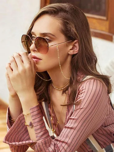 Vista 4 de PEARLADA - Cadena para gafas de sol de 18K oro con cuentas, correa para gafas de lectura, collar retenedor de gafas, cadena de cuerda de cuentas