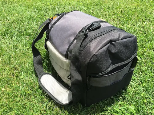 Vista 9 de The Throwback Sack – Bolsa para discos de Frisbee y golf con refrigeración y acolchado extra, correa cómoda – Para 12-15 discos y 6 bebidas frías.